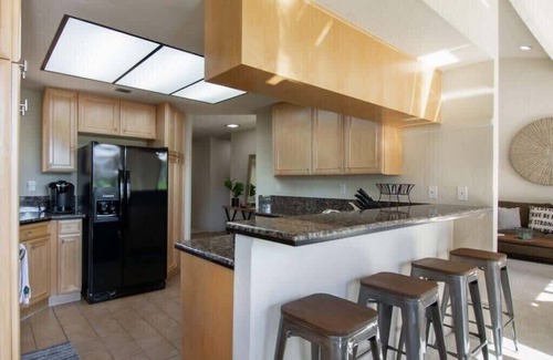 Palm Desert Condo | Contemporary Luxurious Desert Condo in PVCC