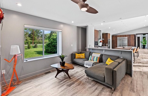 Stevenson Villa | Contemporary Luxury Villa in Convenient Baltimore County