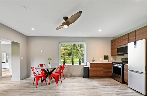 Stevenson Villa | Contemporary Luxury Villa in Convenient Baltimore County