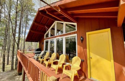 Londonderry Ski Chalet | Contemporary Magic Mountain Chalet Close to Skiing, Hiking, Fun