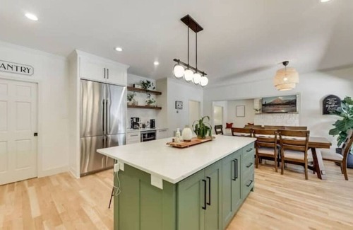 Northeast Carrollton House | Contemporary Modern Texas Retreat