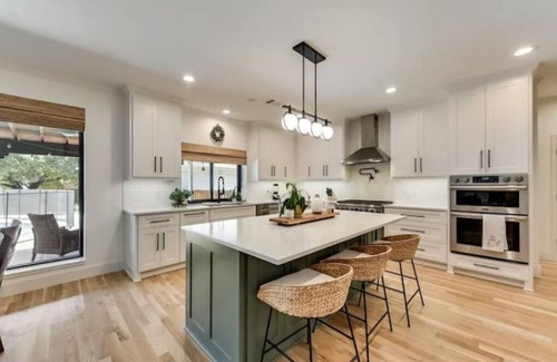 Northeast Carrollton House | Contemporary Modern Texas Retreat