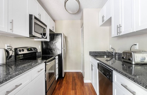 Cuernavaca Apartment | Contemporary Mountain View 1BR w/Pool, Gym, BBQ, by Blueground