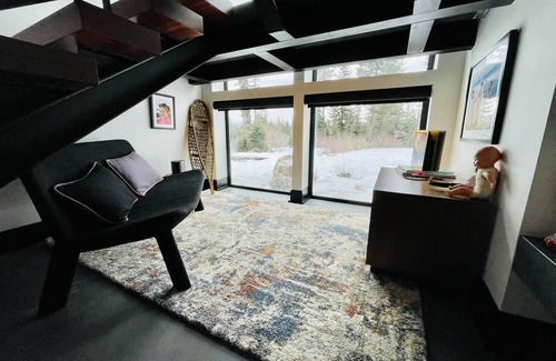 Cle Elum House | Contemporary Mountain Digest with views, privacy, and fun for the whole family