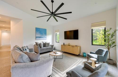 East Naples House | Contemporary Naples Home with Outdoor Kitchen and Pool