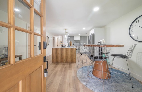 Bearss Plaza House | Contemporary Oaks Heated Pool + Screened Lanai