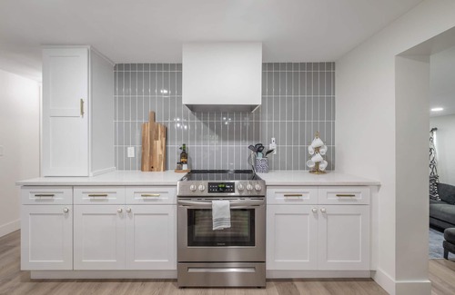 Bearss Plaza House | Contemporary Oaks Heated Pool + Screened Lanai