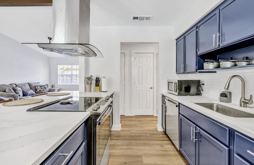 Plano House | Contemporary Plano Home 4 BR/6 Bed/2 BA. STR-1207-006