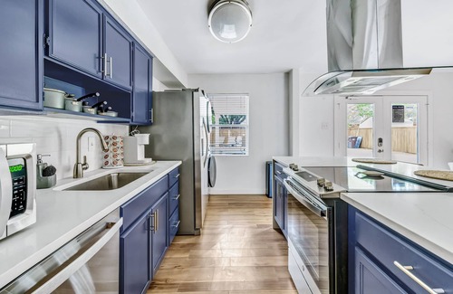 Plano House | Contemporary Plano Home 4 BR/6 Bed/2 BA. STR-1207-006