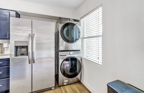 Plano House | Contemporary Plano Home 4 BR/6 Bed/2 BA. STR-1207-006