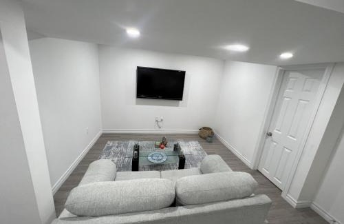 Markham House | Contemporary Private Basement Suite
