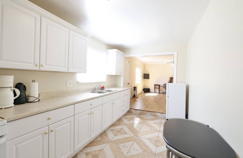 Northridge House | Contemporary remodeled and fully furnished