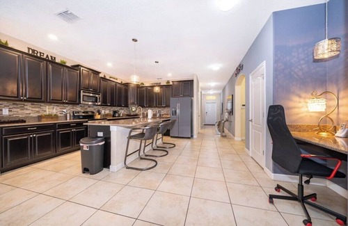Lindfields House | Contemporary resort home with private pool, spa and games room