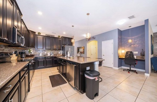 Lindfields House | Contemporary resort home with private pool, spa and games room