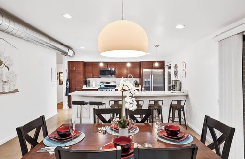 Riverside Terrace House | Contemporary Resort w/Heated Pool+Sports Court