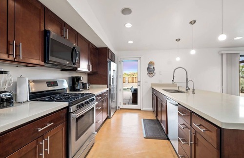 Riverside Terrace House | Contemporary Resort w/Heated Pool+Sports Court