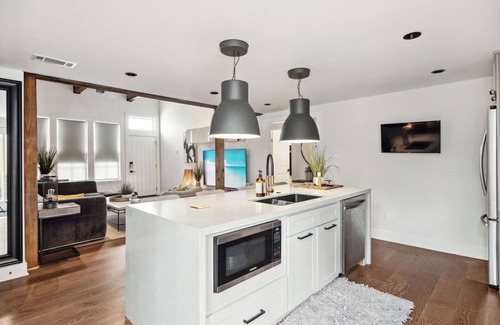Gentilly Terrace Apartment | Contemporary Retreat in Historic Gentilly – Stylish, Smart & Centrally Located