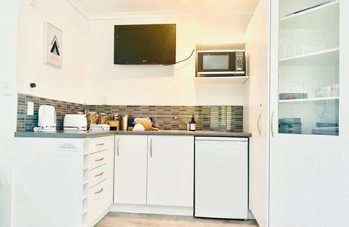 Papamoa Beach Apartment | Contemporary Retreat