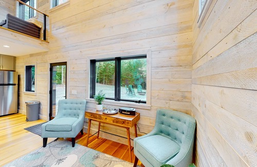 Lamoine Cottage | Contemporary retreat with grill, firepit, & patio - walk to beach