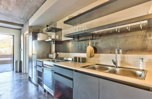 Schotsche Kloof Apartment | Contemporary Retreat in a Secure Development