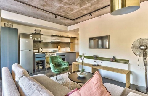 Schotsche Kloof Apartment | Contemporary Retreat in a Secure Development