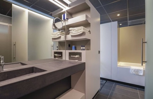 Oss Hotel | Contemporary Room Close to Autotron and Museum Jan Cunen - City Vibes