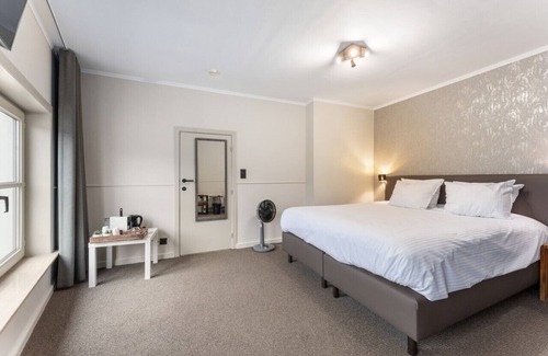 Historical Center Bruges Hotel | Contemporary Room in Bruges' Heart