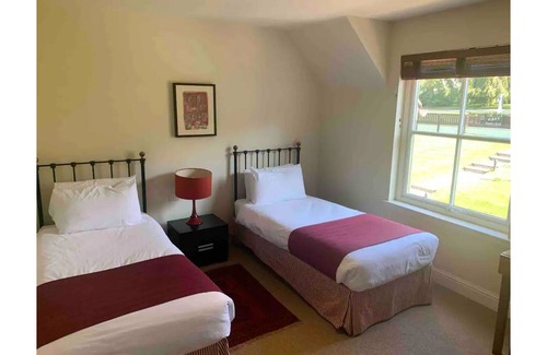 Auchterarder House | Contemporary Scottish Lodge -Pool & Spa Free Wifi