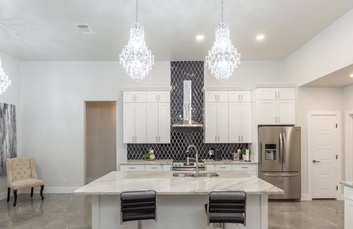 Eagle Pass House | CONTEMPORARY SPACIOUS STAY