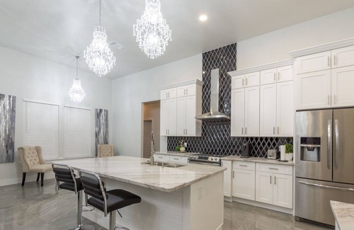 Eagle Pass House | CONTEMPORARY SPACIOUS STAY