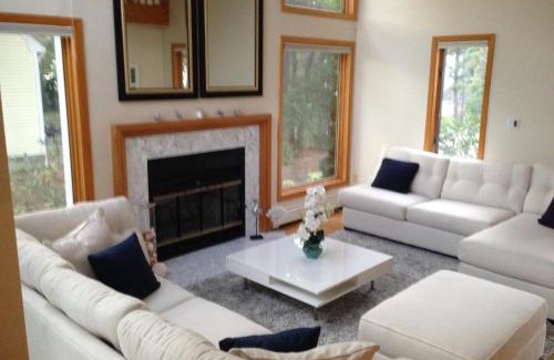 Mashpee House | Contemporary & Spacious South Cape Beach House