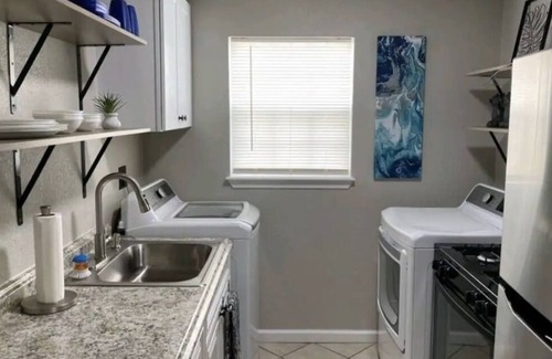Pasadena House | Contemporary Stay in Pasadena