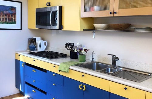 Upper Seabright Apartment | Contemporary Studio in Seabright, near Santa Cruz beaches and downtown