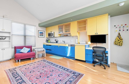 Upper Seabright Apartment | Contemporary Studio in Seabright, near Santa Cruz beaches and downtown