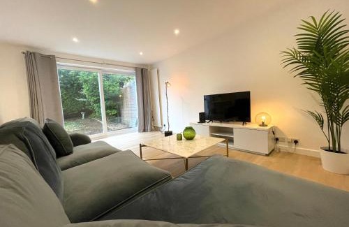 High Wycombe Apartment | Contemporary-styled 3-Bed House