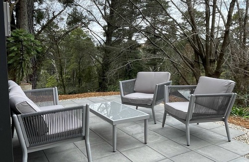 Katoomba Apartment | Contemporary, Stylish One Bedroom Studio.