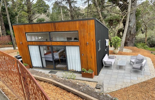 Katoomba Apartment | Contemporary, Stylish One Bedroom Studio.
