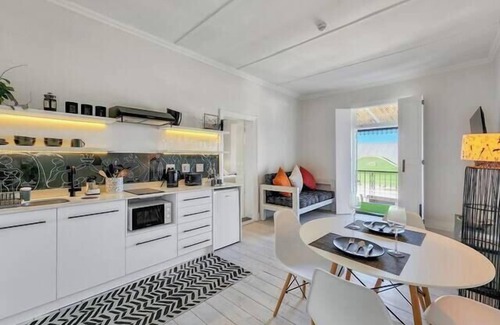 Observatory Apartment | Contemporary & Stylish Apartment in Observatory