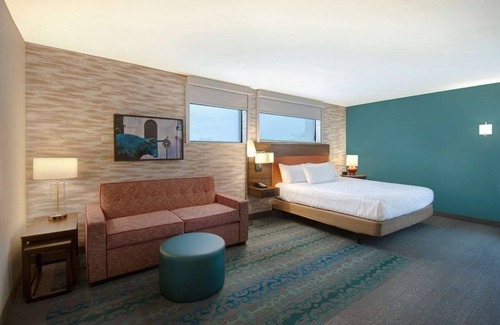 University House | Contemporary Suite w/Full Fridge & Outdoor Spaces