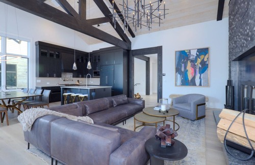 Spanish Peaks House | Contemporary townhome in Spanish Peaks with Hot Tub, Pool Table & Game Room