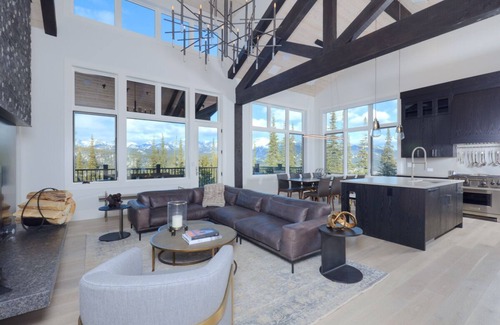 Spanish Peaks House | Contemporary townhome in Spanish Peaks with Hot Tub, Pool Table & Game Room