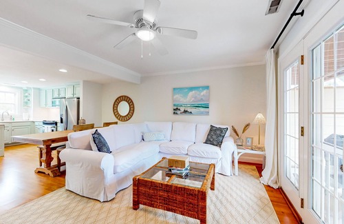 Morehead City House | Contemporary townhome with patio, grill, balcony, W/D, & walkable location