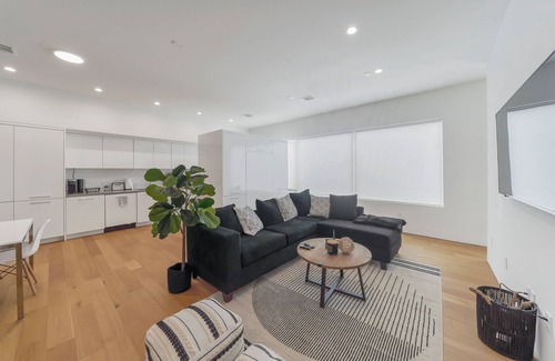 East Downtown Houston House | Contemporary Townhouse East Downtown w/Parking