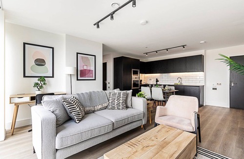 College Park and Old Oak Apartment | Contemporary Two Bedroom Apartment