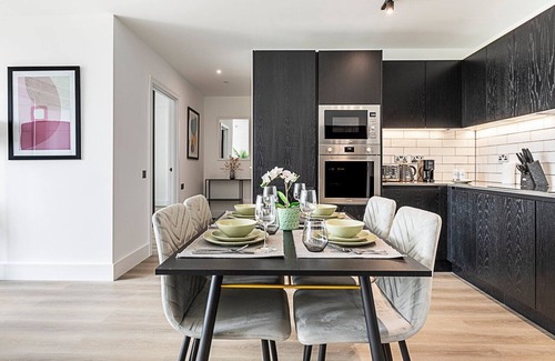 College Park and Old Oak Apartment | Contemporary Two Bedroom Apartment