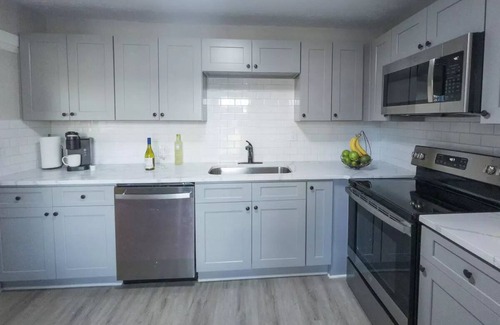 Smyrna House | ⭐️Contemporary Upscale Family Villa in ❤️ of town ⚾️