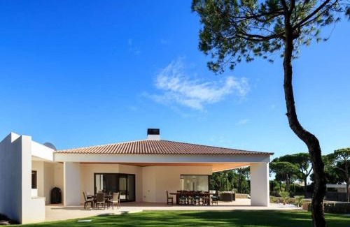 Vilamoura Villa | Contemporary Vilamoura Villa Stunning Open Plan Design Villa Azure Elegance Large Private Pool