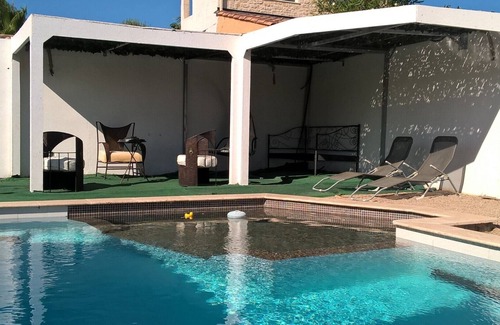 Canet Villa | Contemporary villa between sea and mountains