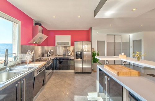La Trinite Villa | Contemporary villa ideally located between Villefranche and Nice.