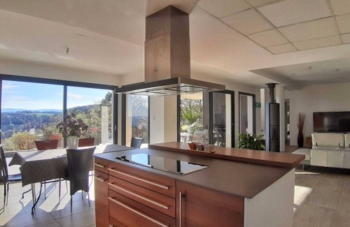 Soumont Villa | CONTEMPORARY VILLA WITH AMAZING VIEW OF LAKE SALAGOU